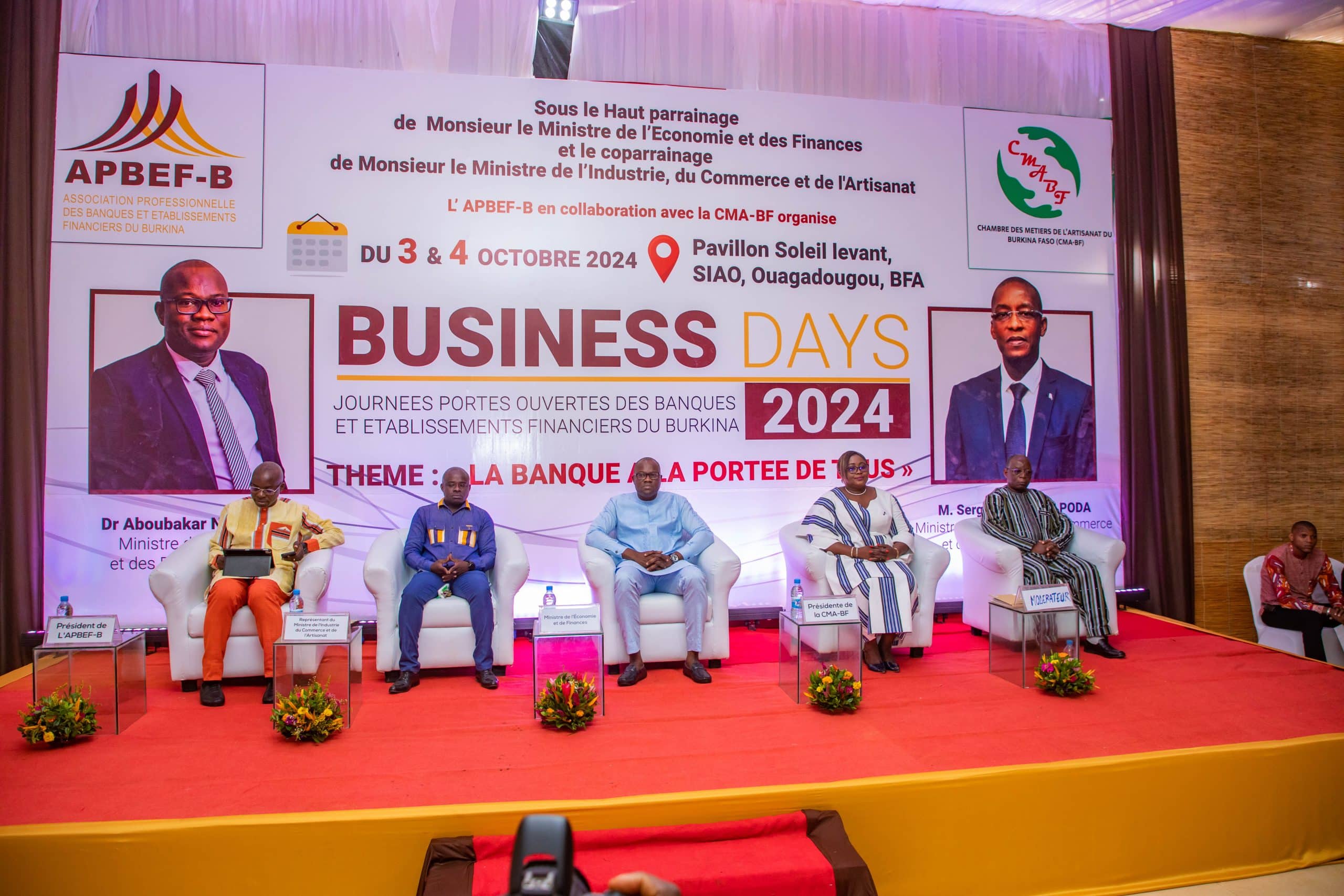 Panel d'échanges sur scène lors des Business Days de l'APBEF-B